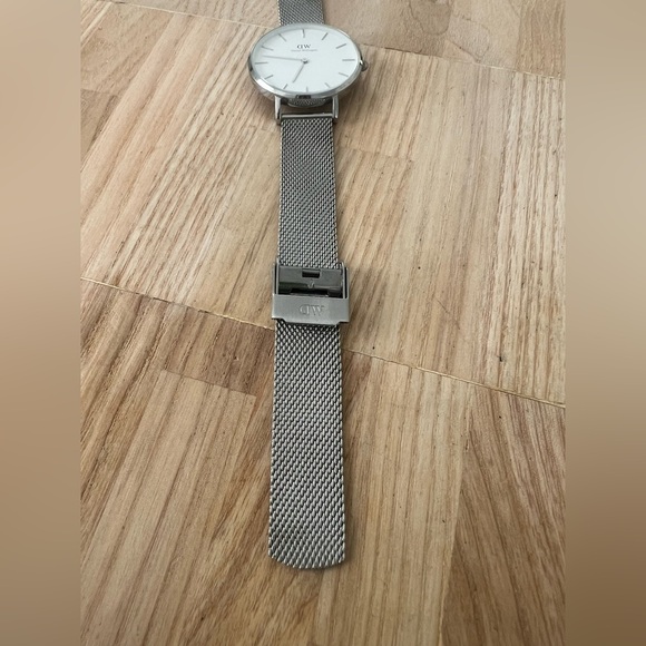 Daniel Wellington classic ladies stainless steel minimal dress watch NEW BATTERY - Picture 3 of 9